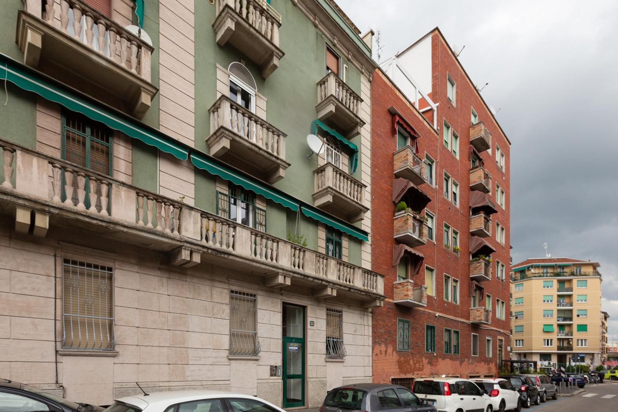 Buschi Milano-citta Studi * Mailand